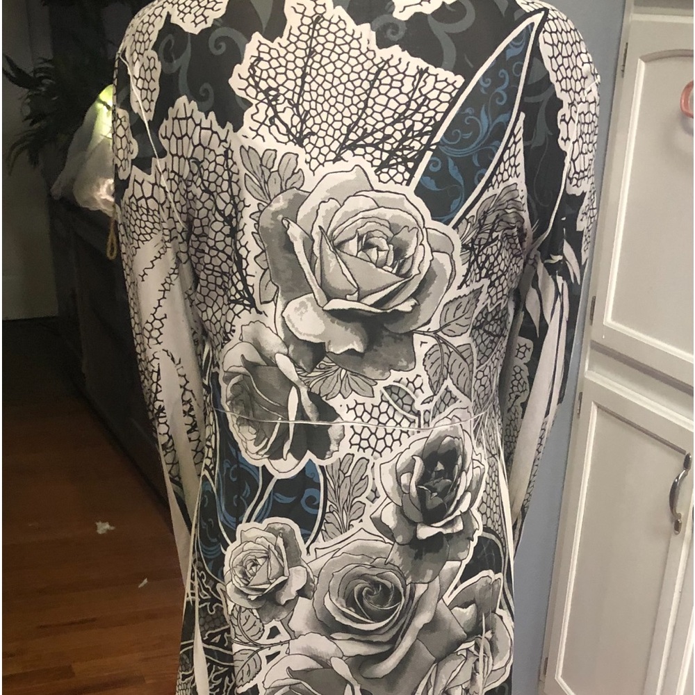 Gorgeous gray and black cardigan size large - Picture 3 of 8
